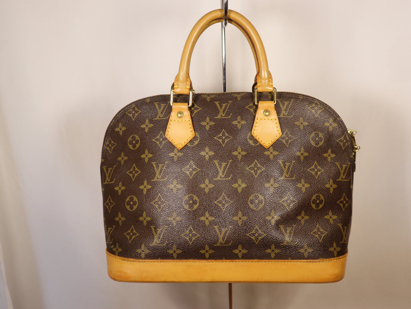 LOUIS VUITTON ALMA BAG
