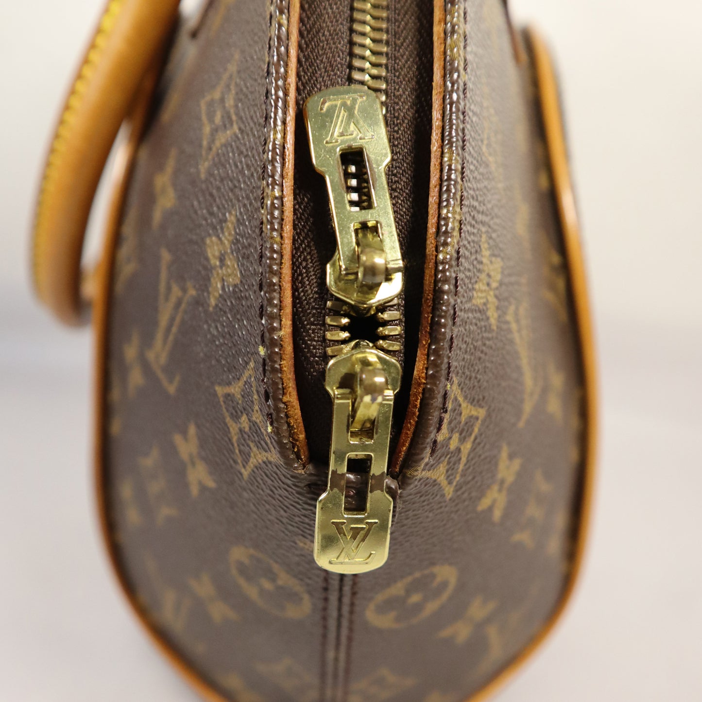 LOUIS VUITTON ELLIPSE BAG