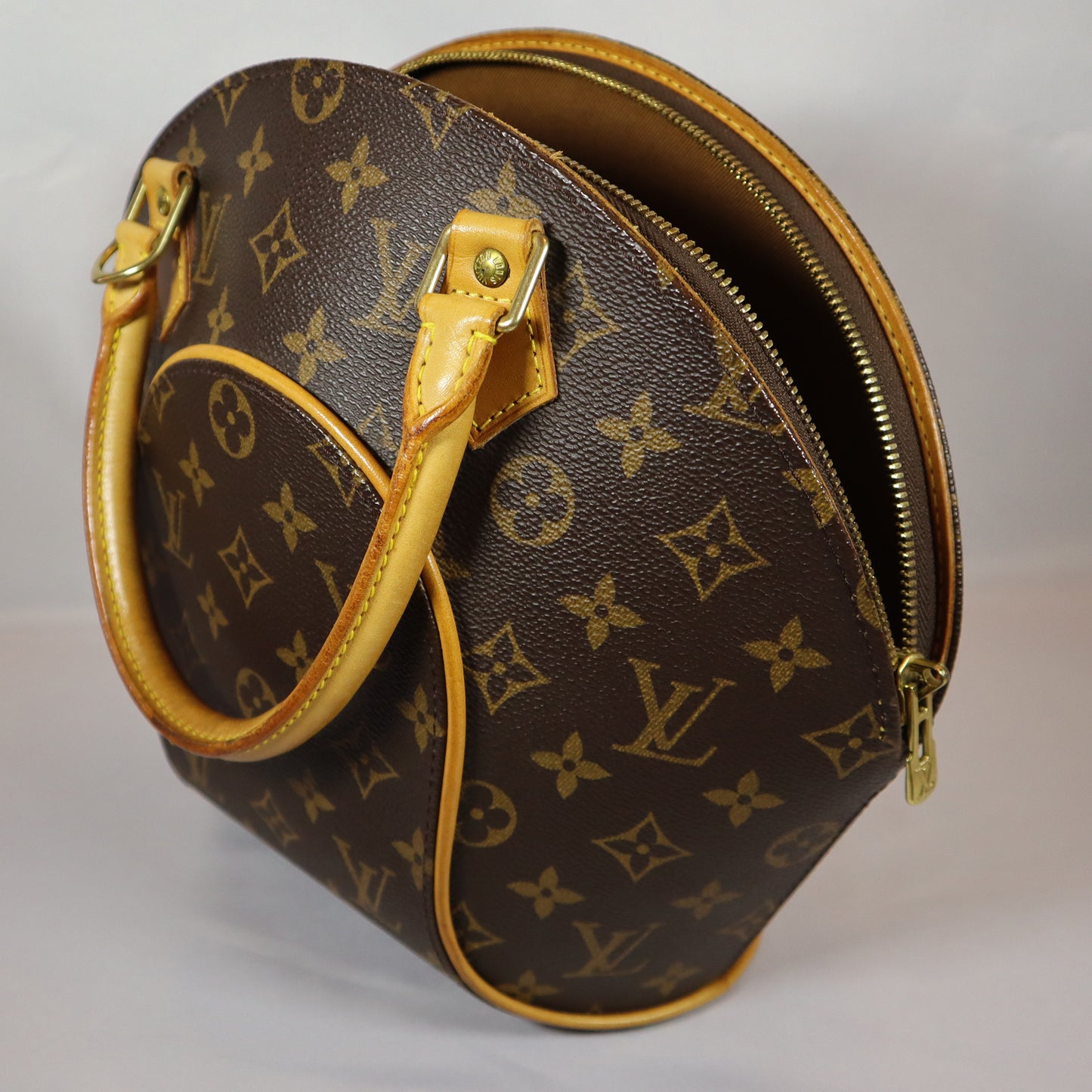 LOUIS VUITTON ELLIPSE BAG