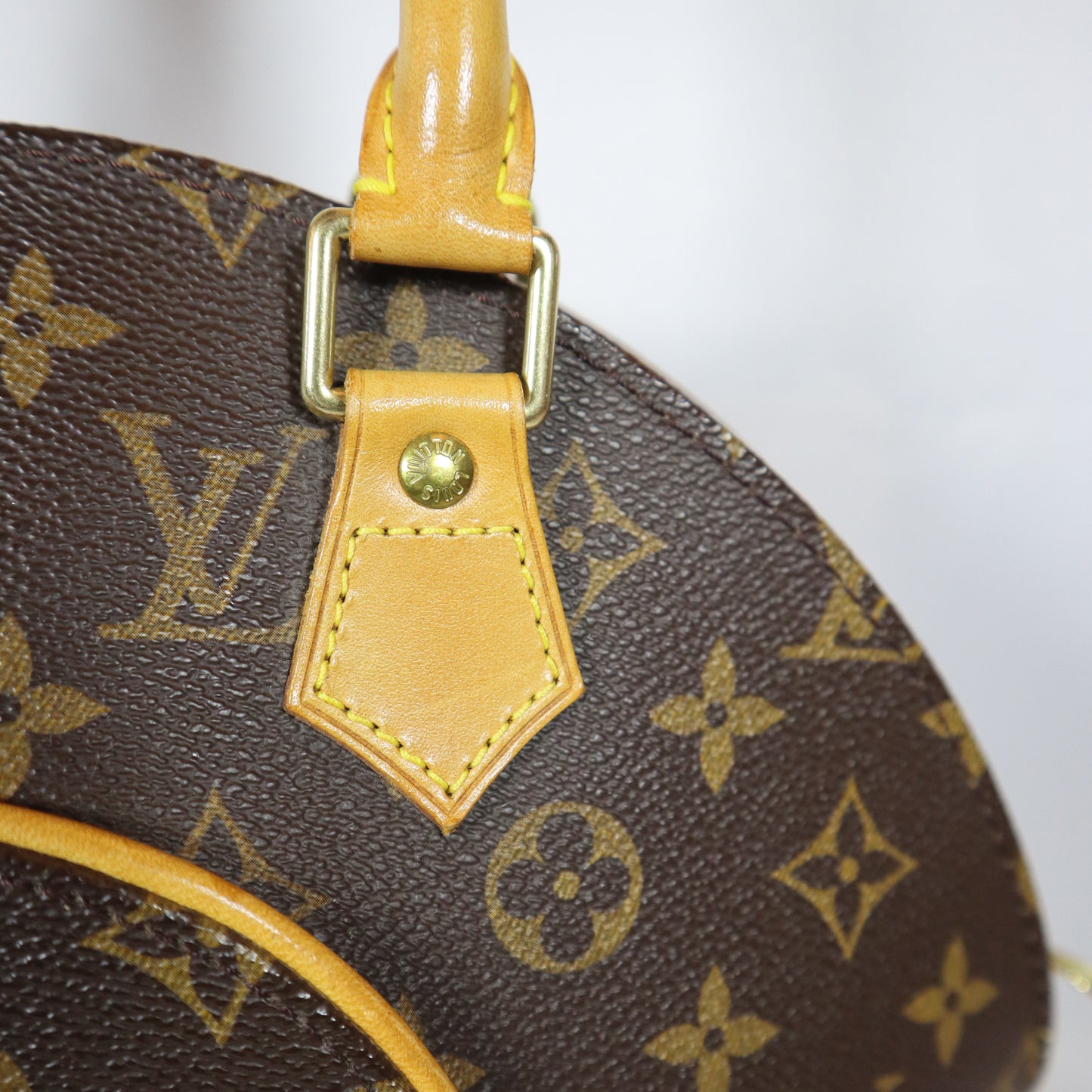 LOUIS VUITTON ELLIPSE BAG