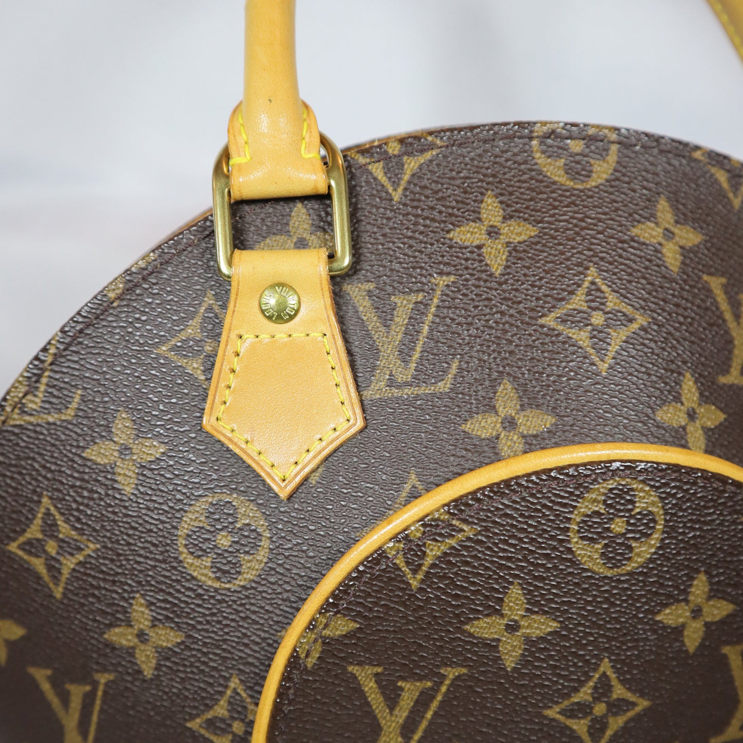 LOUIS VUITTON ELLIPSE BAG