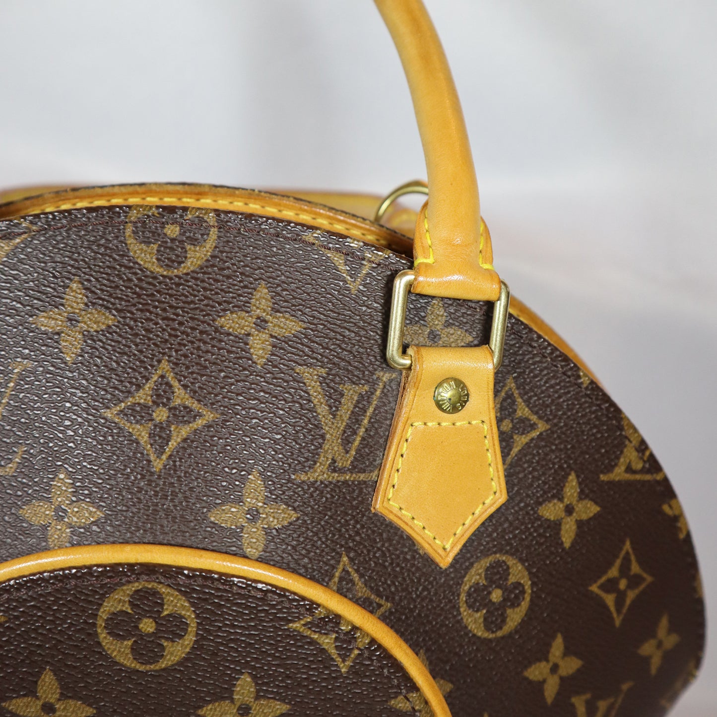 LOUIS VUITTON ELLIPSE BAG