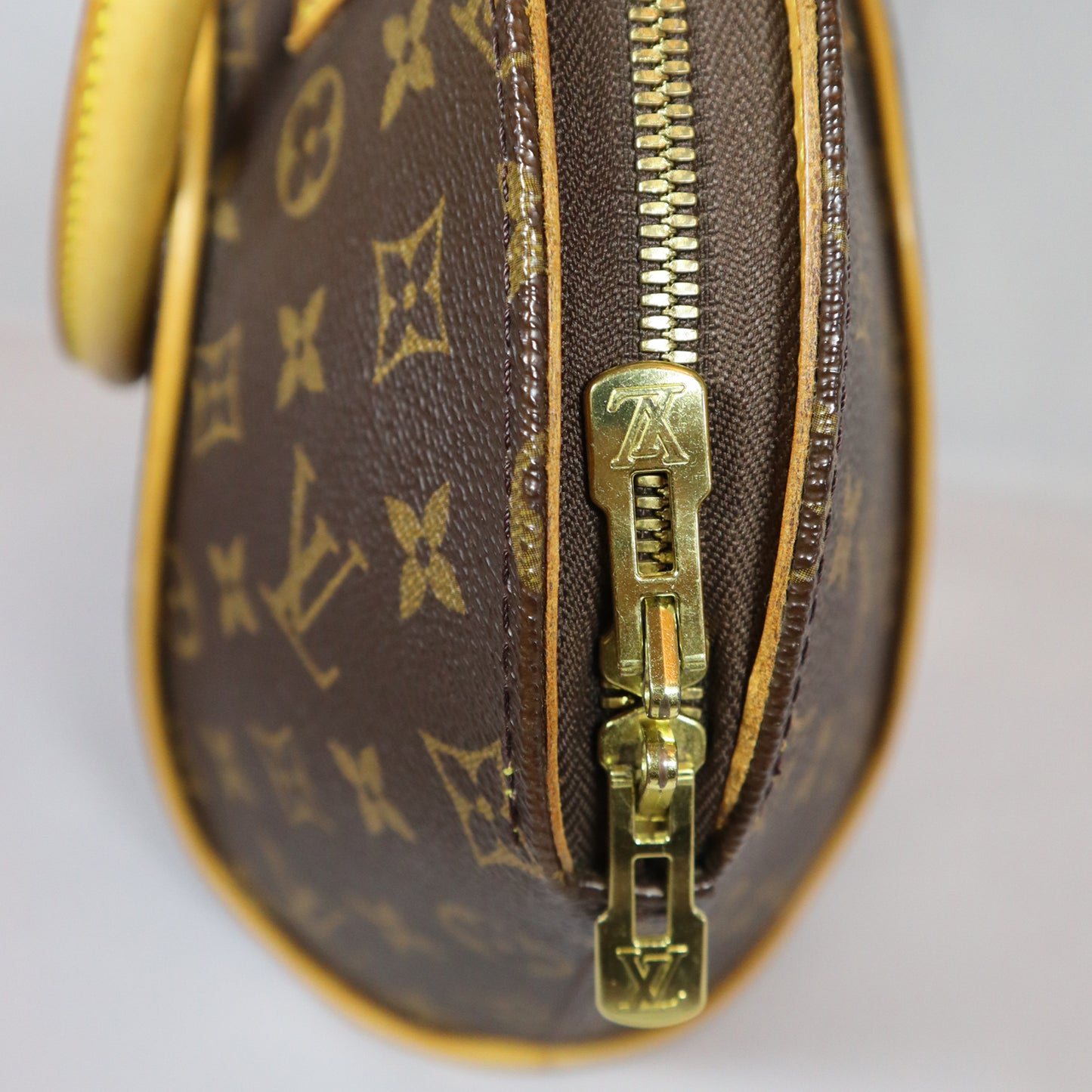 LOUIS VUITTON ELLIPSE BAG