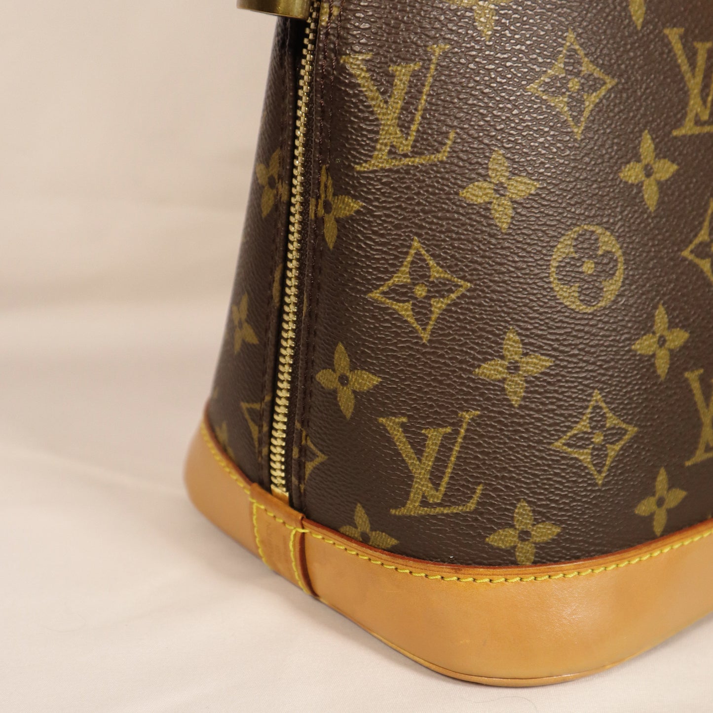 LOUIS VUITTON MONOGRAM ALMA BAG